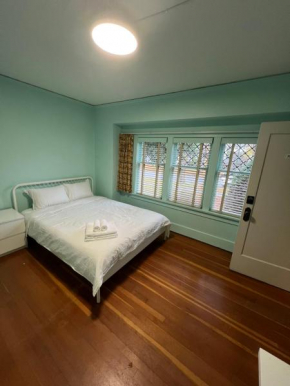 Vintage and secluded room in Vancouver West